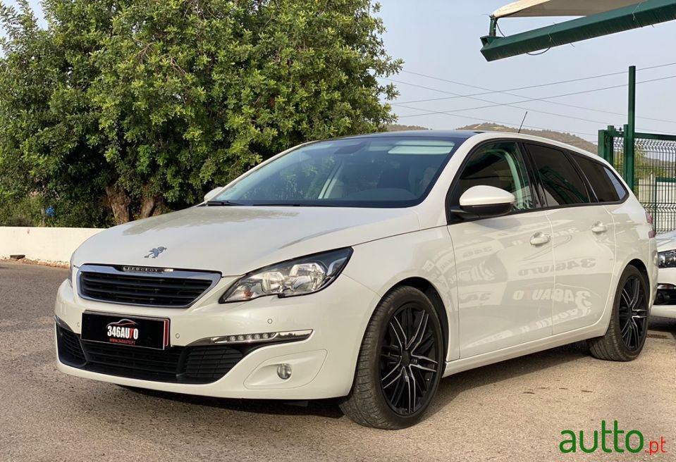 2015' Peugeot 308 Sw photo #2