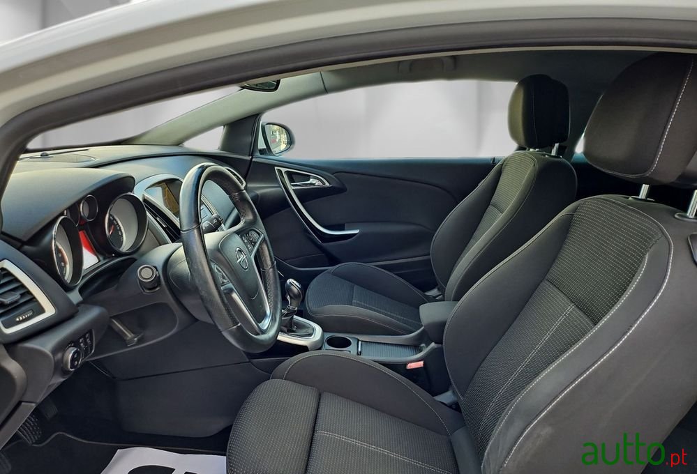 2012' Opel Astra Gtc 1.4 T S/S photo #6