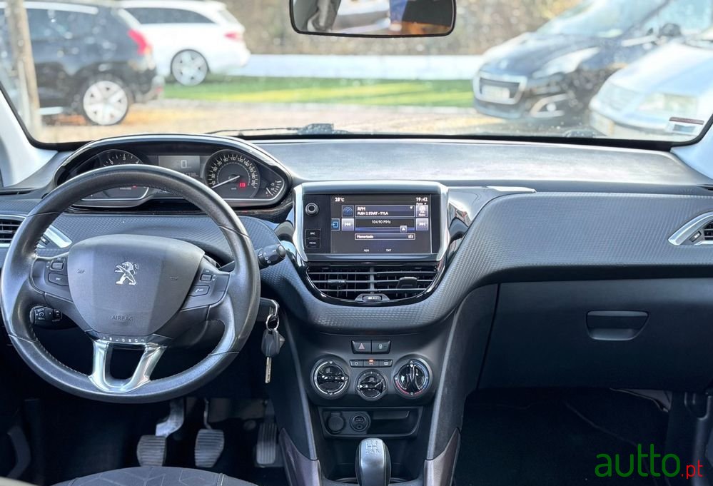 2016' Peugeot 2008 photo #6