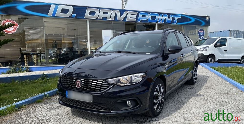 2017' Fiat Tipo Station Wagon photo #2