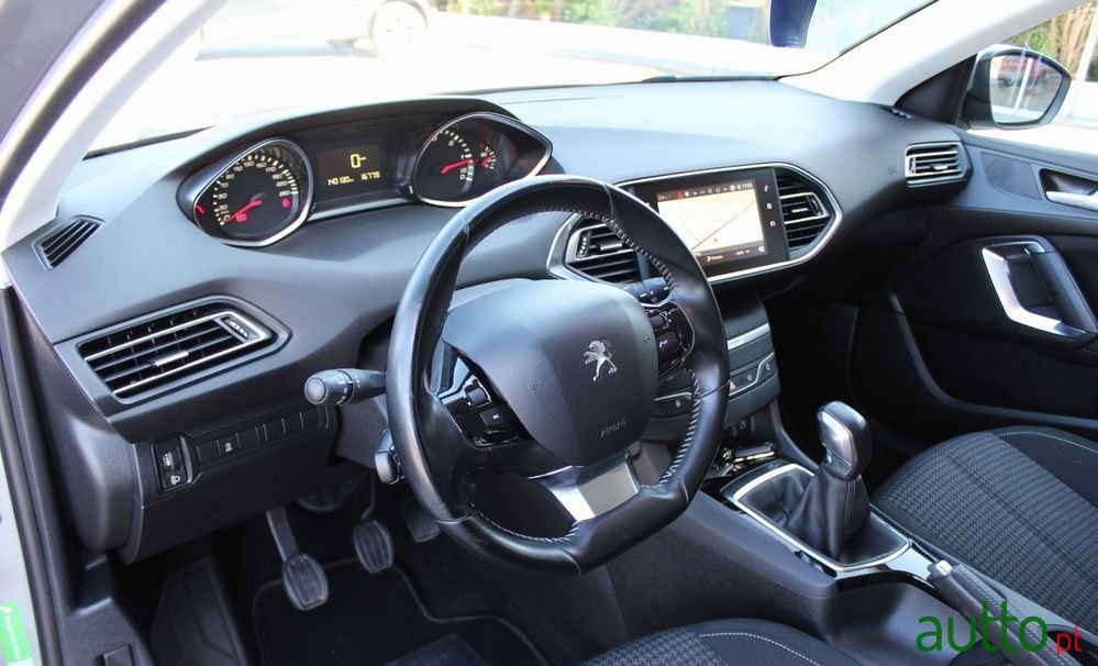 2018' Peugeot 308 photo #6