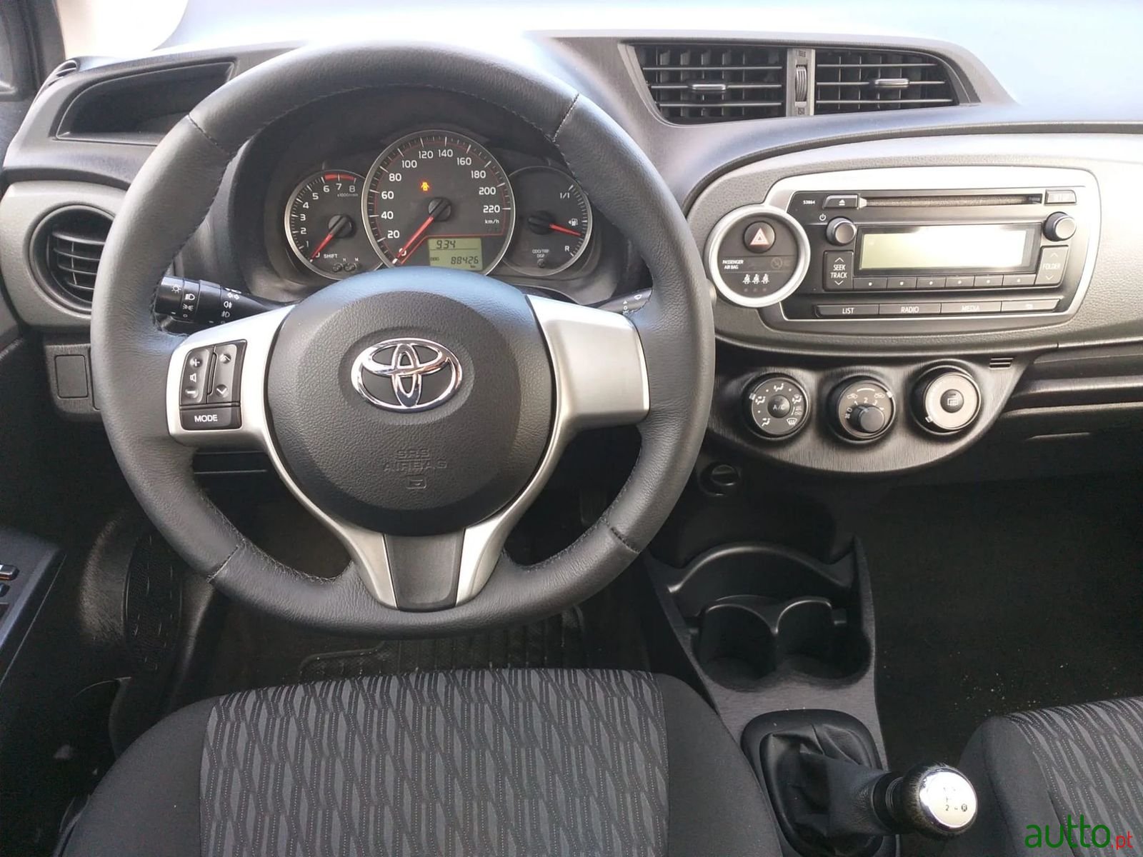 2014' Toyota Yaris photo #6