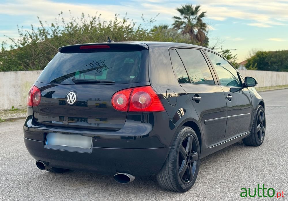 2004' Volkswagen Golf photo #5