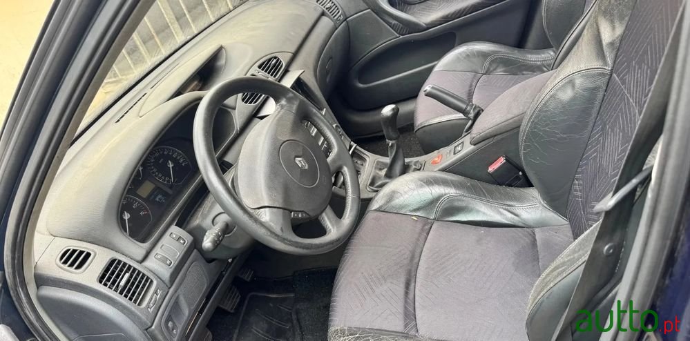 2002' Renault Laguna 1.6 Privilège photo #4