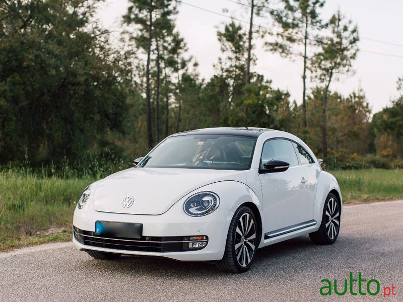 2015' Volkswagen New Beetle photo #1