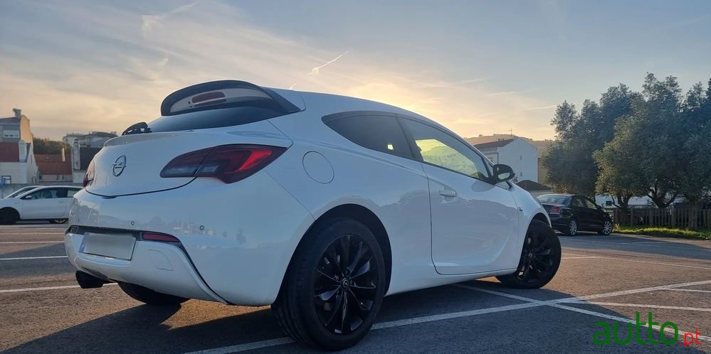 2013' Opel Astra Gtc photo #5