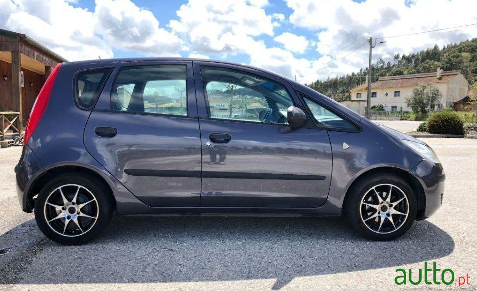 2006' Mitsubishi Colt photo #4