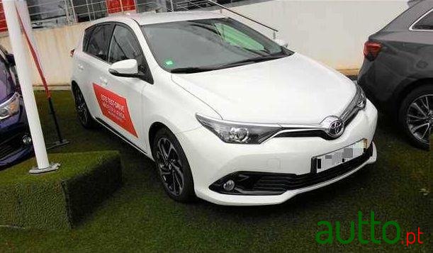 2015' Toyota Auris photo #2