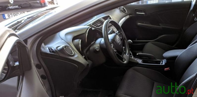 2016' Honda Civic Tourer photo #2