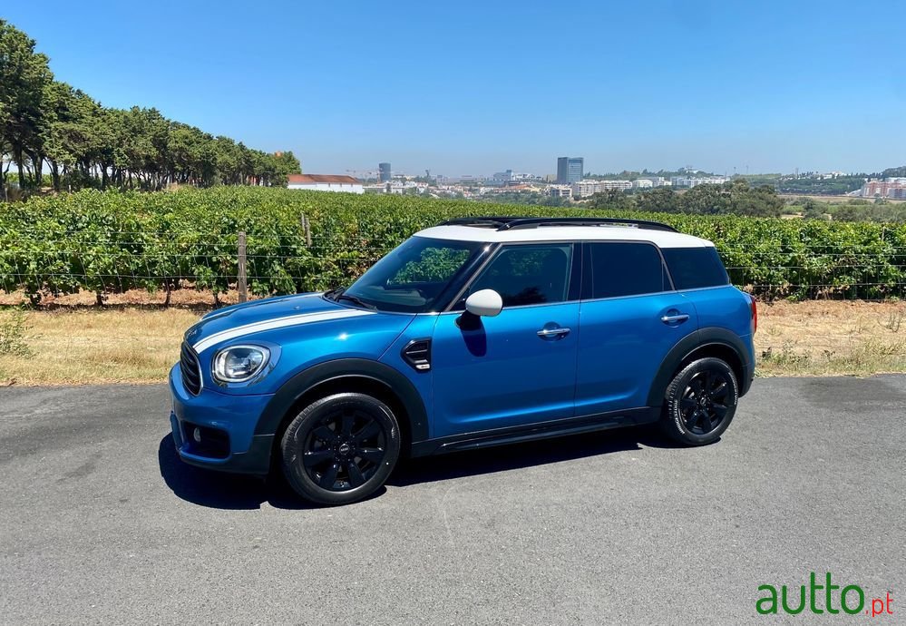 2017' MINI Countryman Cooper D photo #3