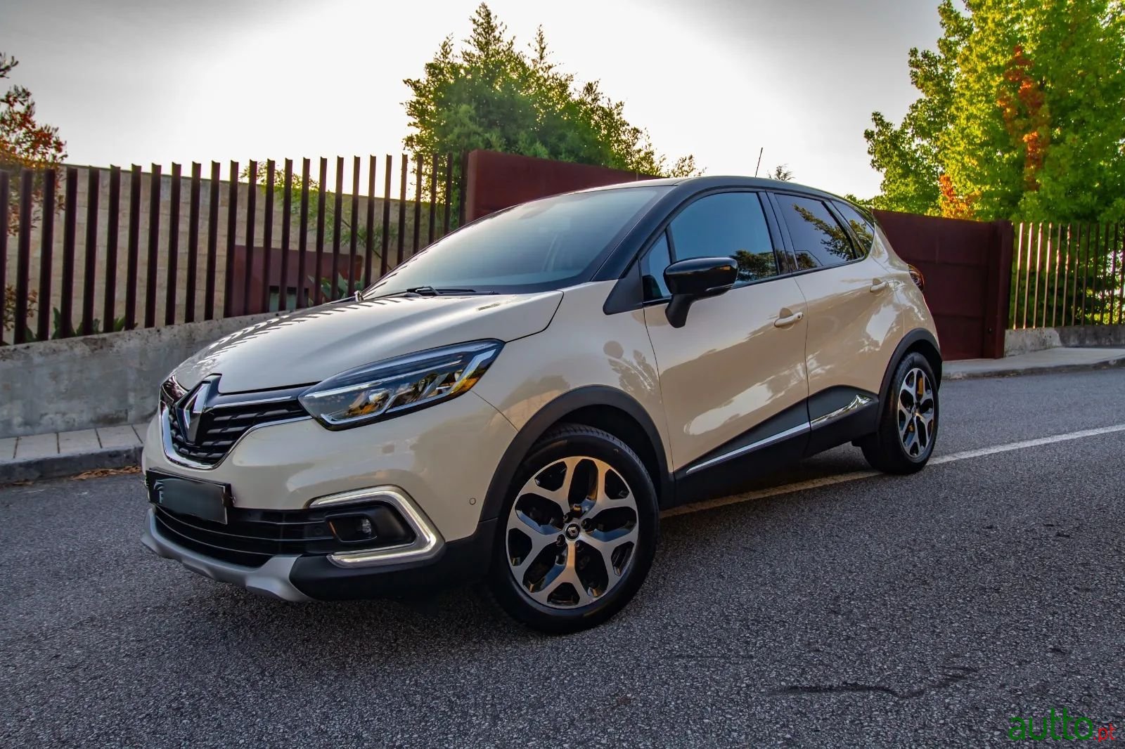 2019' Renault Captur photo #1