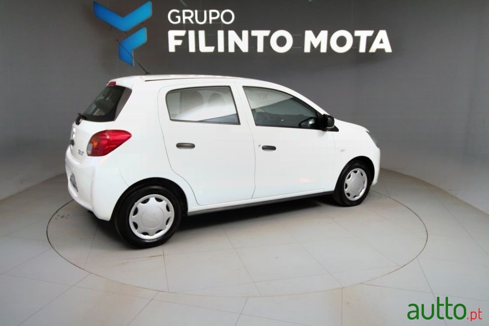 2015' Mitsubishi Space Star photo #2