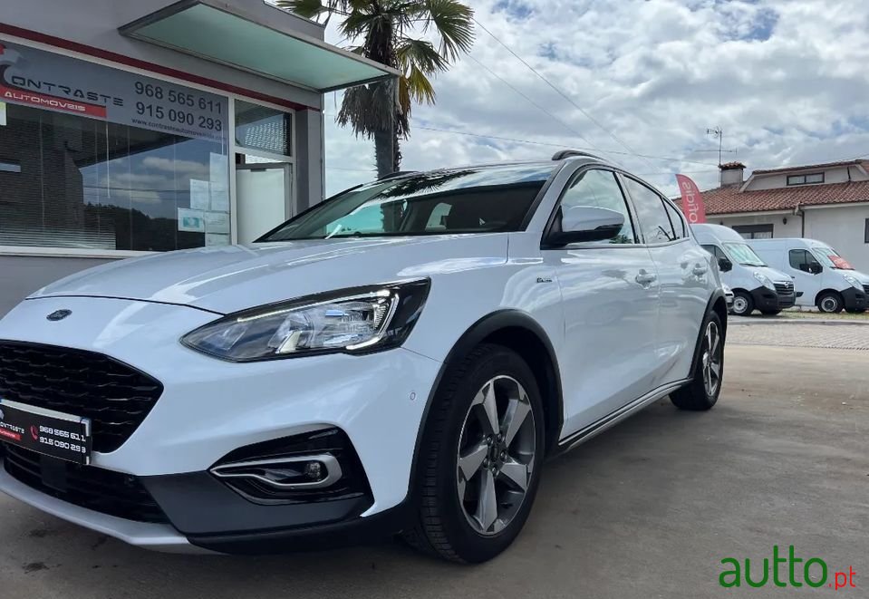 2020' Ford Focus St--Line photo #2