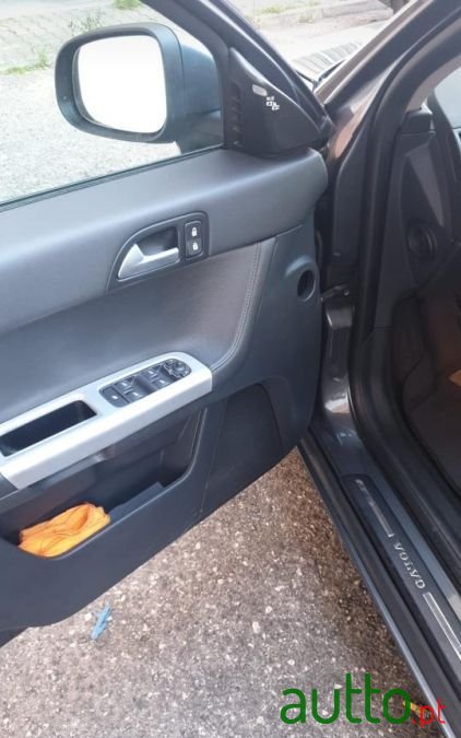 2011' Volvo V50 photo #4