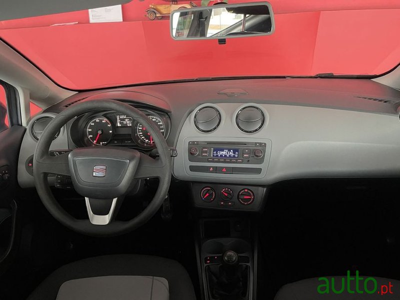 2013' SEAT Ibiza photo #5