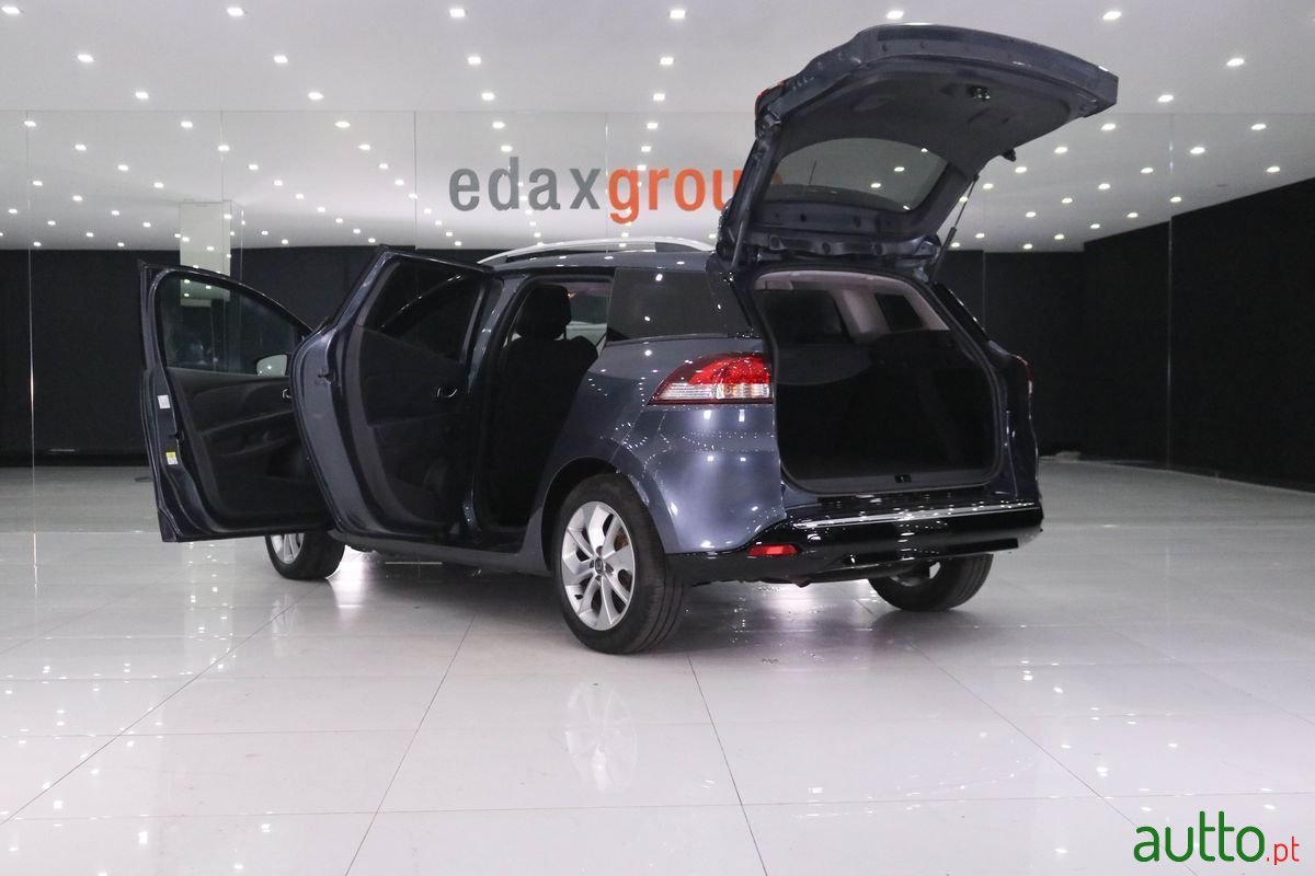 2017' Renault Clio Sport Tourer photo #4