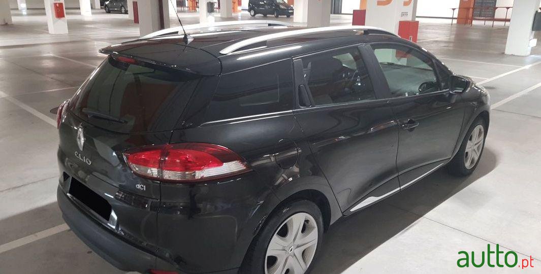 2013' Renault Clio Sport Tourer photo #2