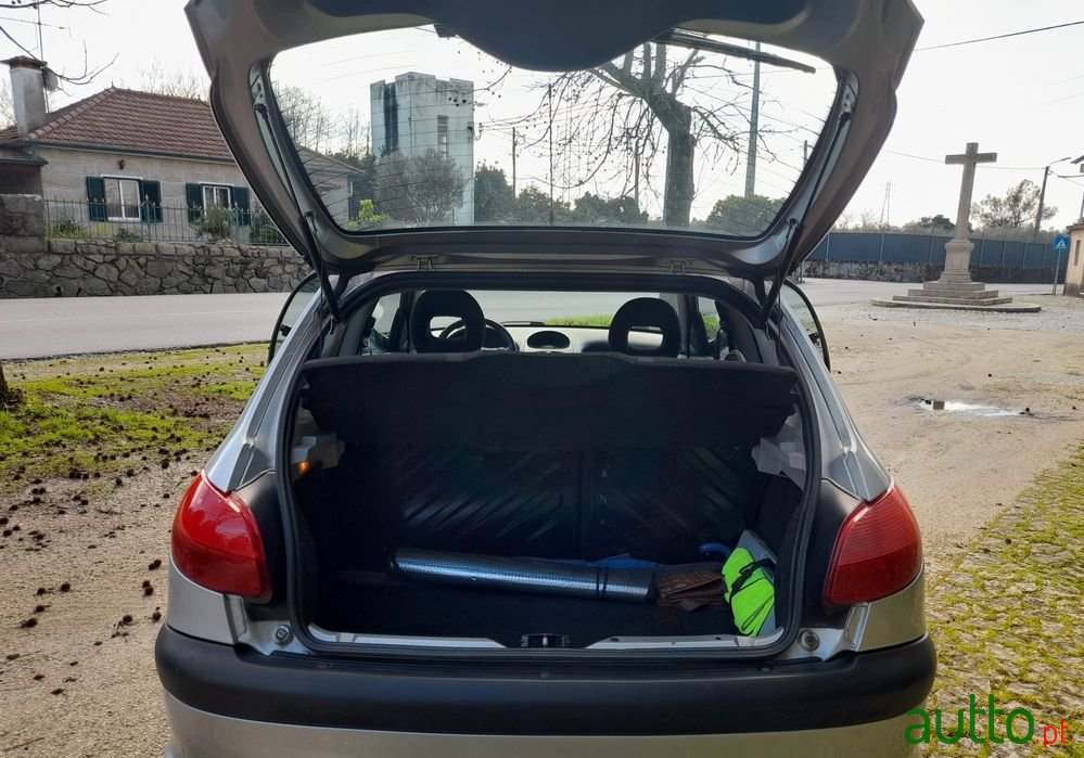 2001' Peugeot 206 1.4 Xs photo #5