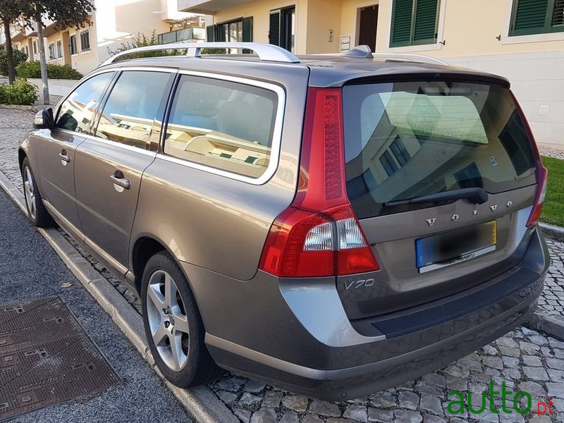 2009' Volvo V70 2.0 D Momentum photo #3