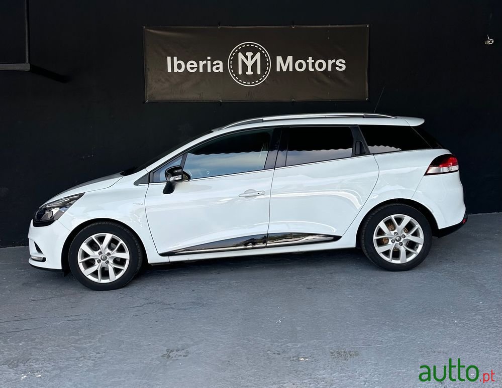 2020' Renault Clio Sport Tourer photo #5
