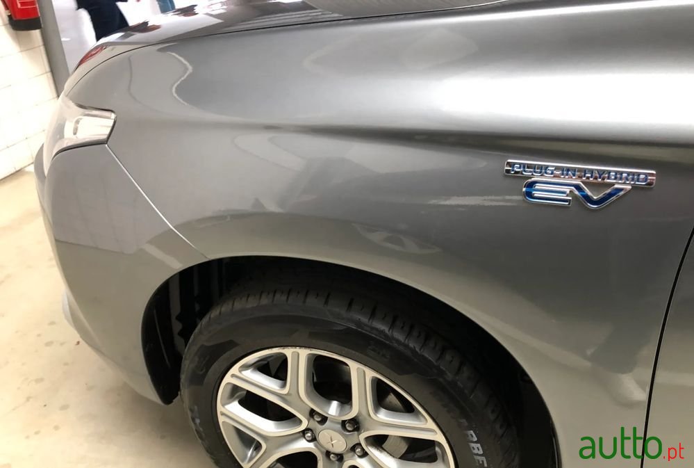 2015' Mitsubishi Outlander photo #6