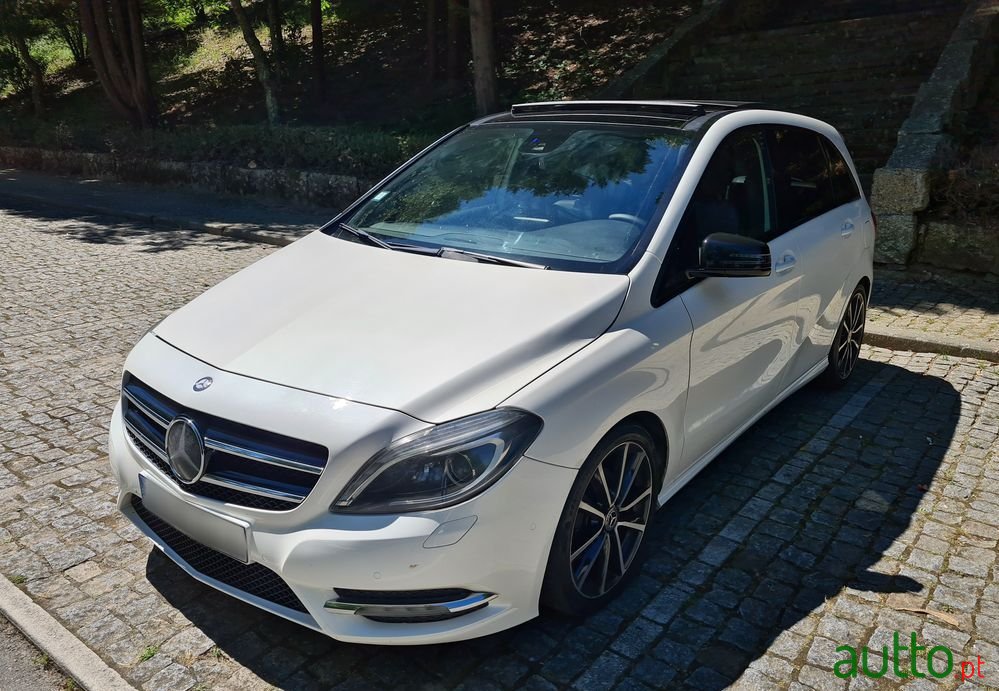 2013' Mercedes-Benz B 200 photo #2