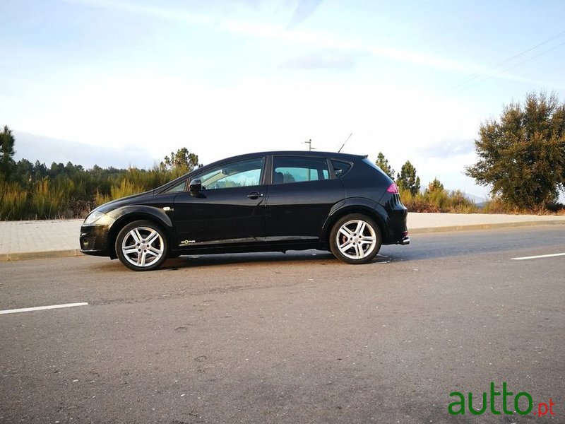 2011' SEAT Leon photo #1