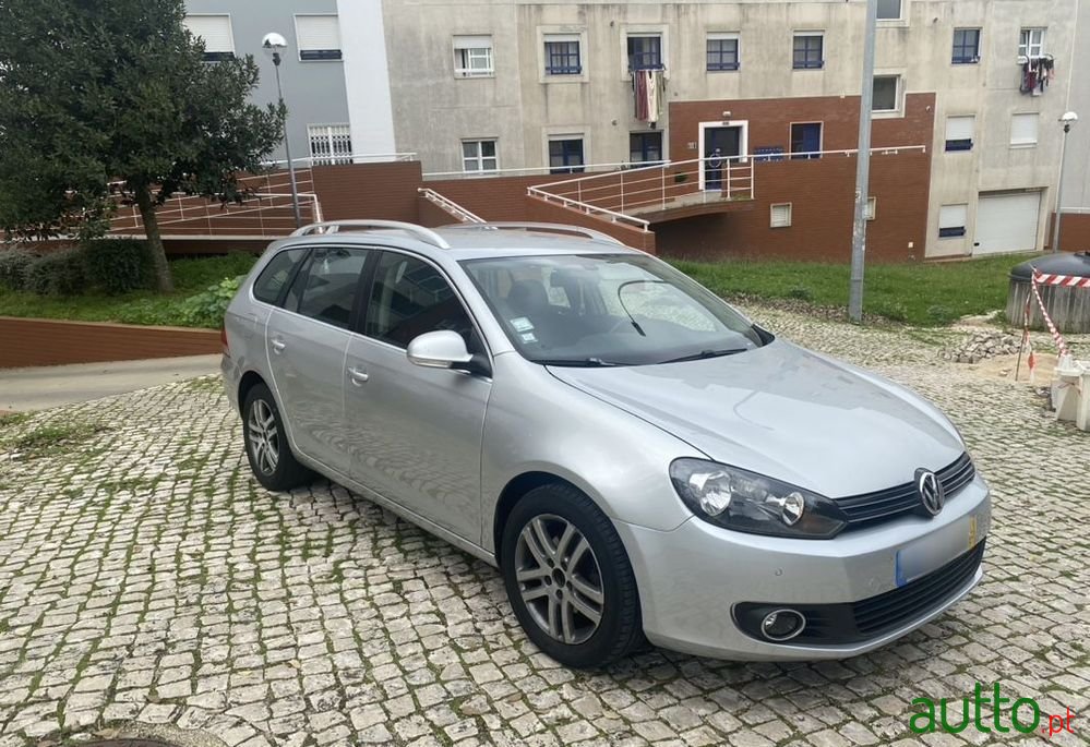 2011' Volkswagen Golf Variant photo #2