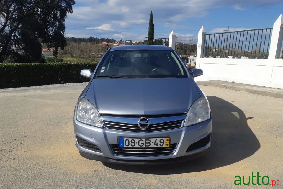 2008' Opel Astra photo #2
