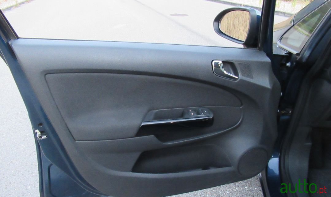2014' Opel Corsa photo #3
