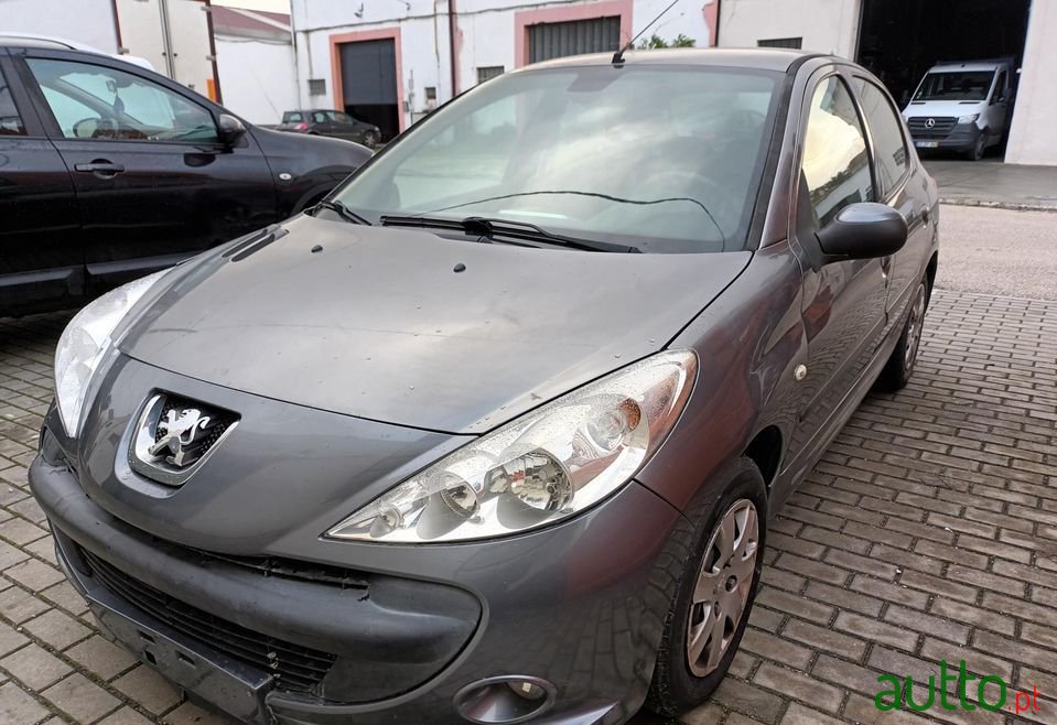 2011' Peugeot 206 Plus photo #5