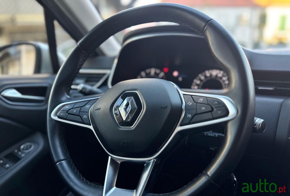 2020' Renault Clio photo #6