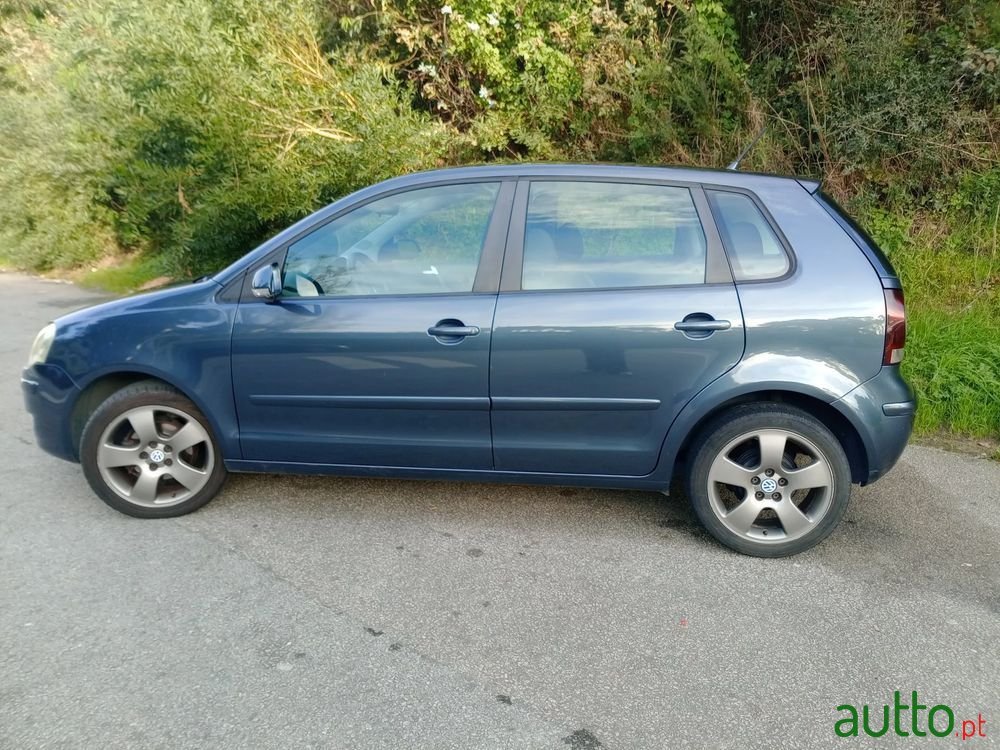 2002' Volkswagen Polo photo #1