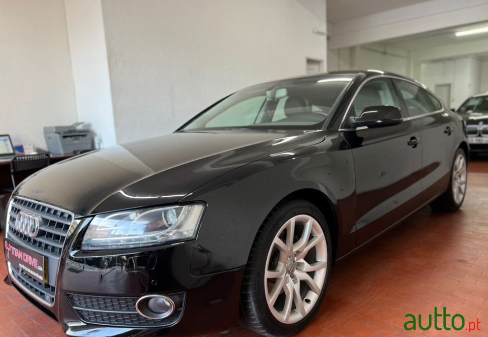 2011' Audi A5 Sportback photo #2