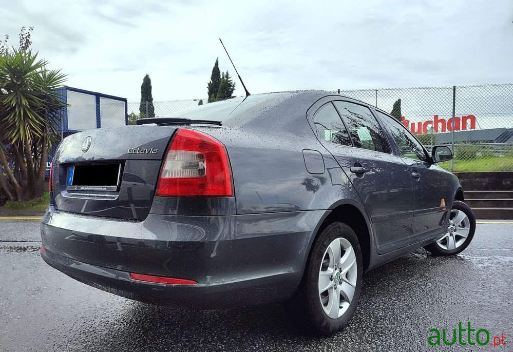 2009' Skoda Octavia 1.6 Tdi Ambiente photo #4