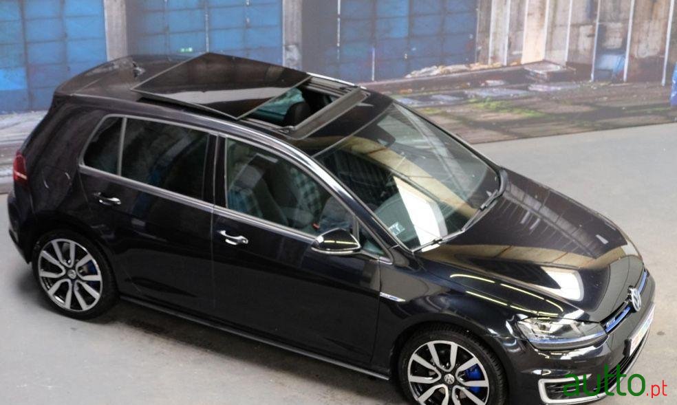 2015' Volkswagen Golf photo #3