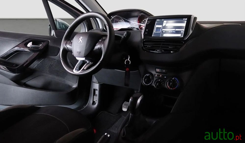 2015' Peugeot 208 1.2 Puretech Style photo #5