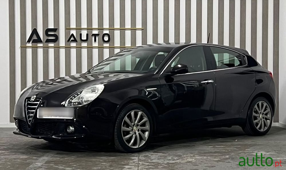 2015' Alfa Romeo Giulietta photo #1