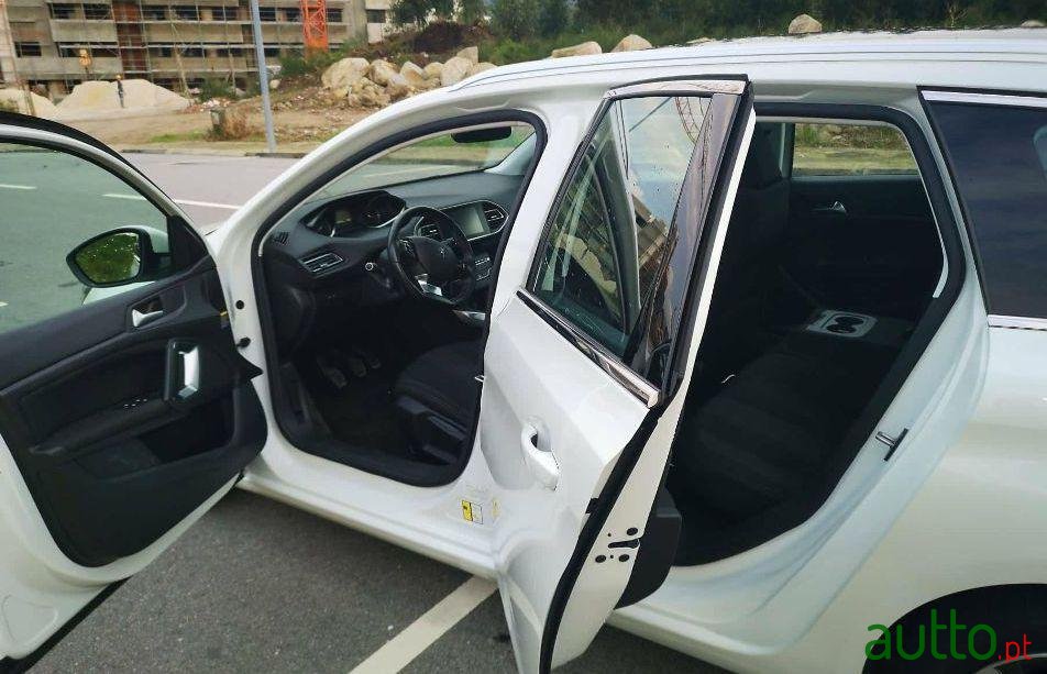 2015' Peugeot 308 Sw photo #4