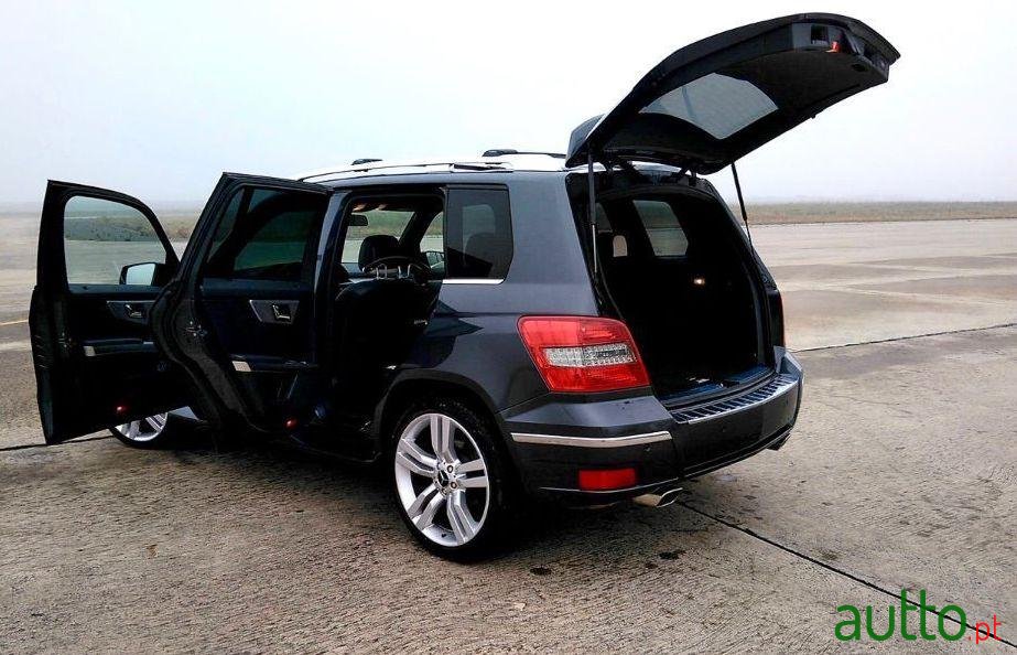 2008' Mercedes-Benz Glk-320 Edition 1 photo #2