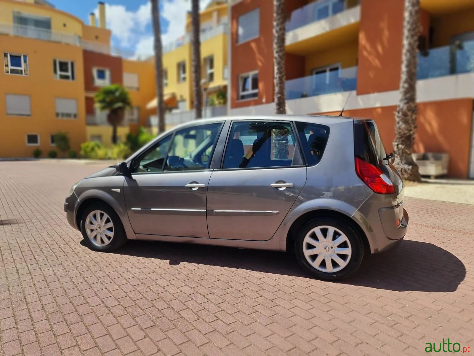 2008' Renault Scenic photo #3