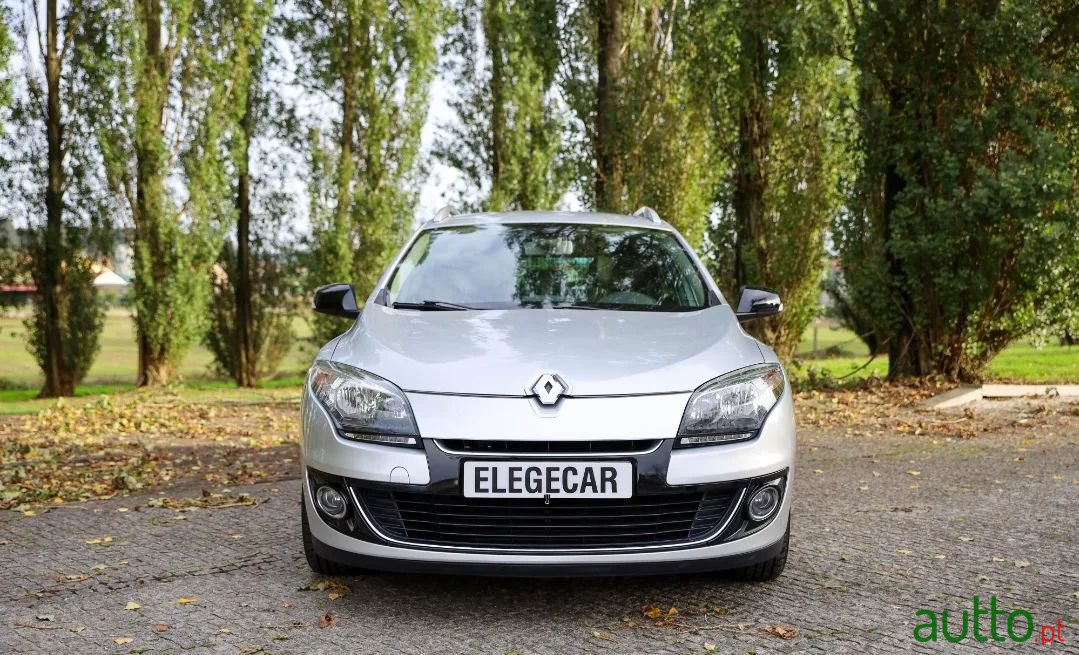2012' Renault Megane Sport Tourer photo #2