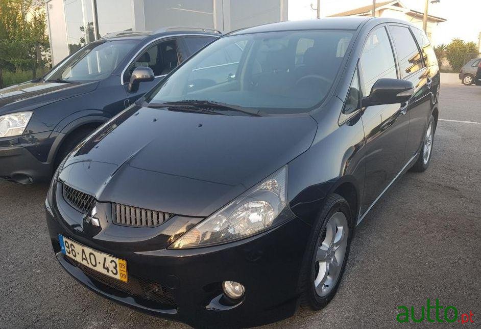 2005' Mitsubishi Grandis 2.0 Di-D Sport photo #1