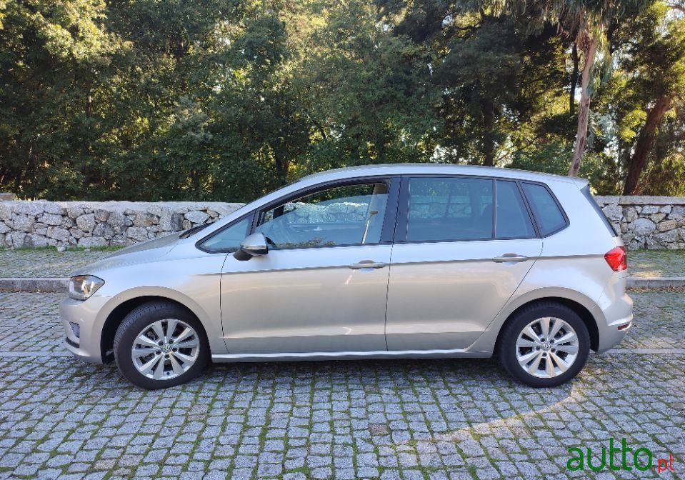 2015' Volkswagen Golf Sportsvan photo #1