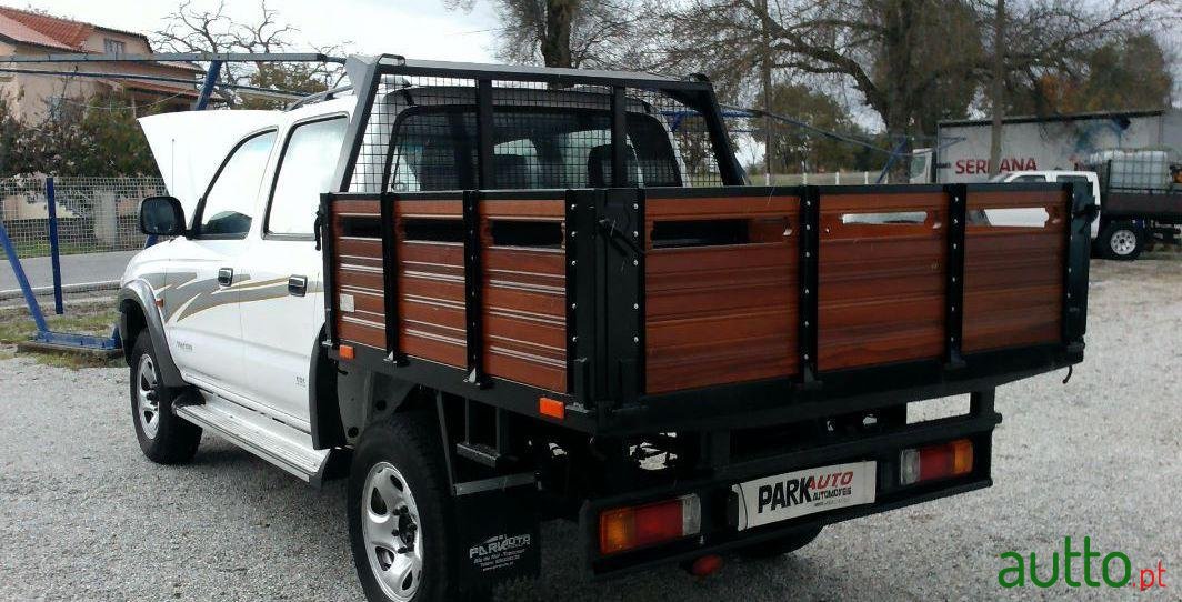 2000' Toyota Hilux Tracker 2.4 Td 4X4 photo #2