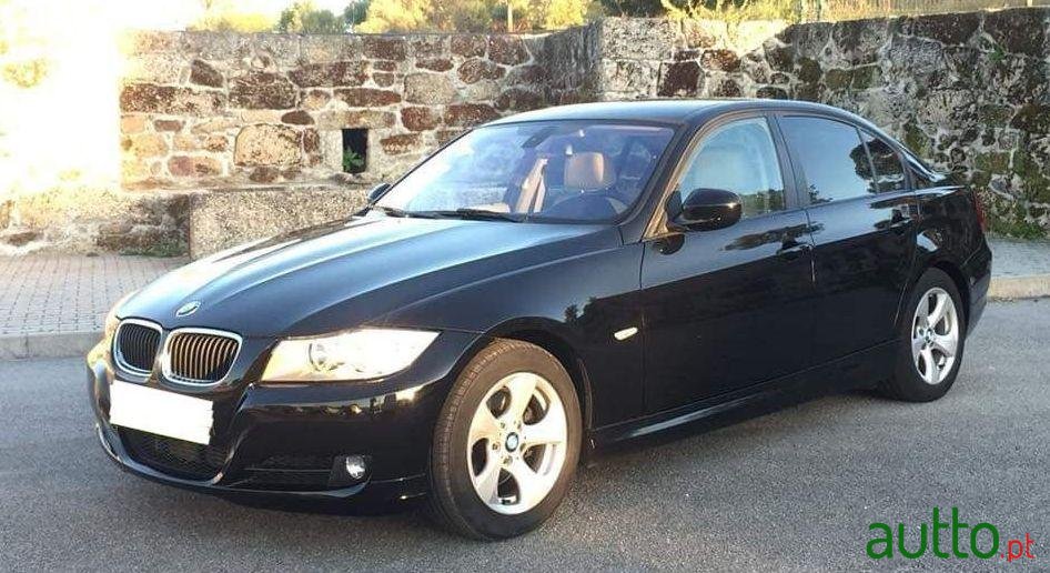 2011' BMW 320 photo #1