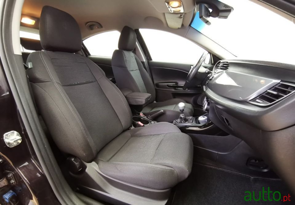 2012' Alfa Romeo Giulietta photo #5