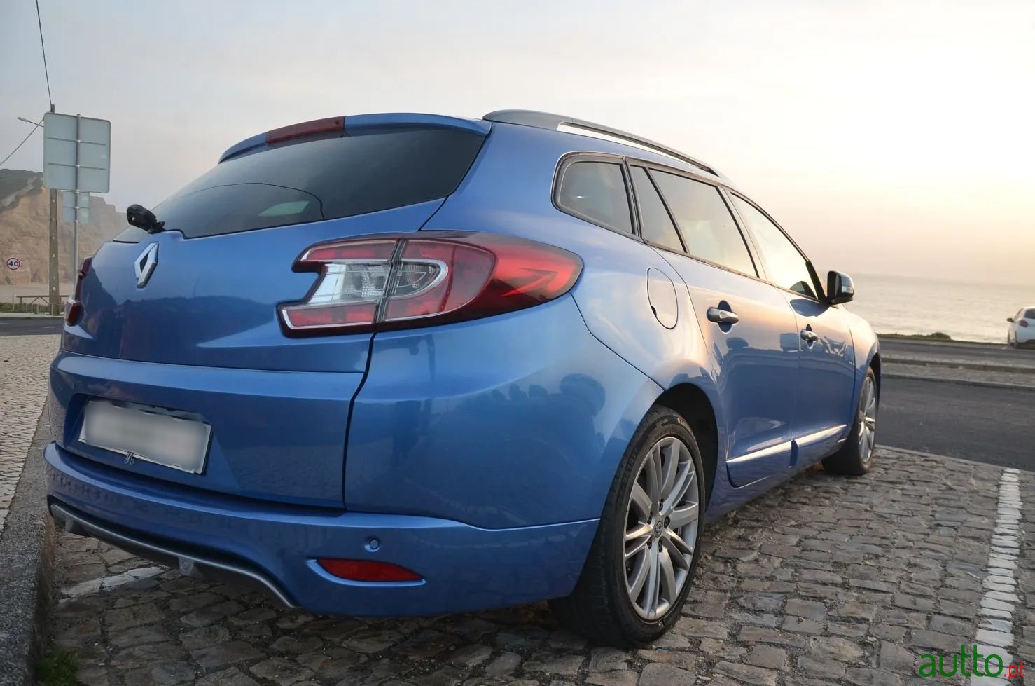 2012' Renault Megane Sport Tourer photo #4