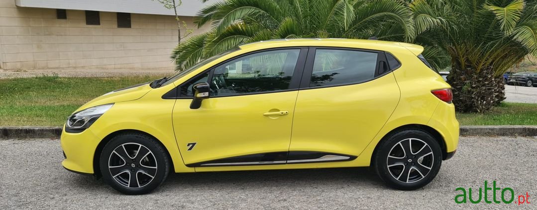 2013' Renault Clio photo #2