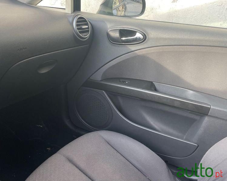 2008' SEAT Leon photo #4